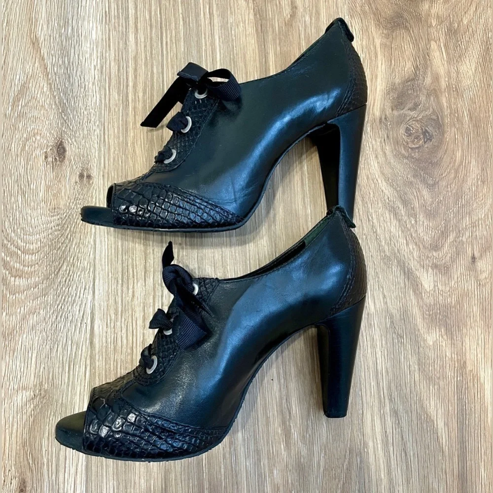 Antonio Melani Clare Embossed Print Open Toed Laced Up Heels Size 7 EUC